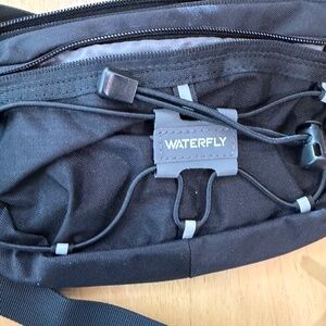 WATERFLY Lightweight Small Fanny Pack: 1.5L Mini Slim Crossbody Small, Black